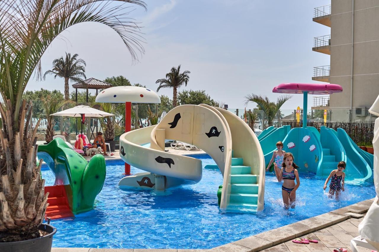 Rebeq Aparthotel Alezzi Beach Năvodari Buitenkant foto